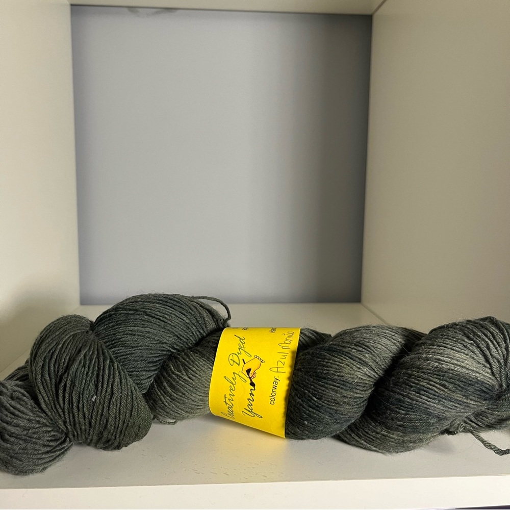 NWT Creatively Dyed Yarn Sami in Azul Merino moss green
